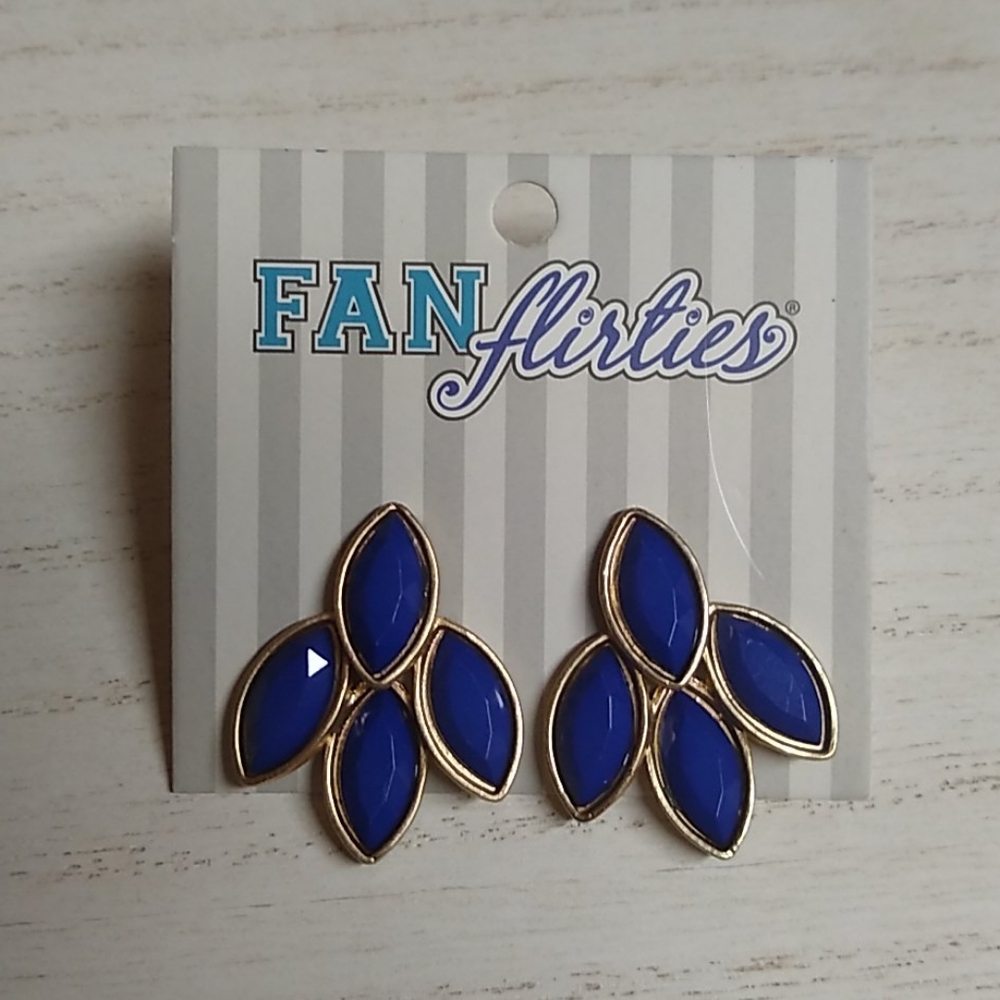 😻 3 For $15 Fan Flirties Blue Stone Stud Earrings